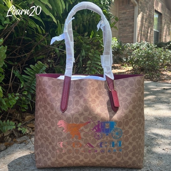 Coach 338775 Signature Heritage Horse and Carriage MultiColor Tote Bag NWT Macys - Picture 1 of 13